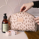 TROUSSE DE TOILETTE HYDE PARK IMPERMÉABLE, leonie latte
